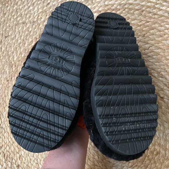 Ugg slippers - Picture 3 of 7